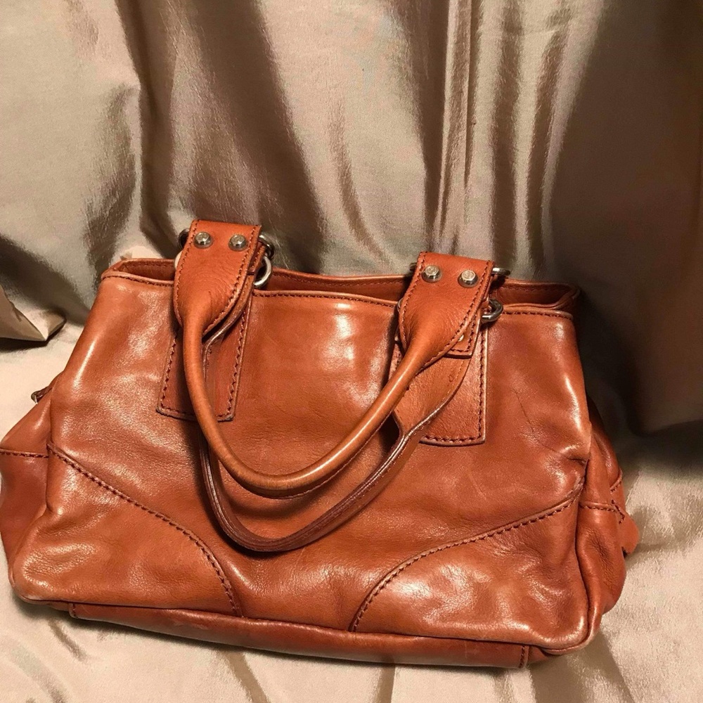 Elegant Tan Leather Handbag